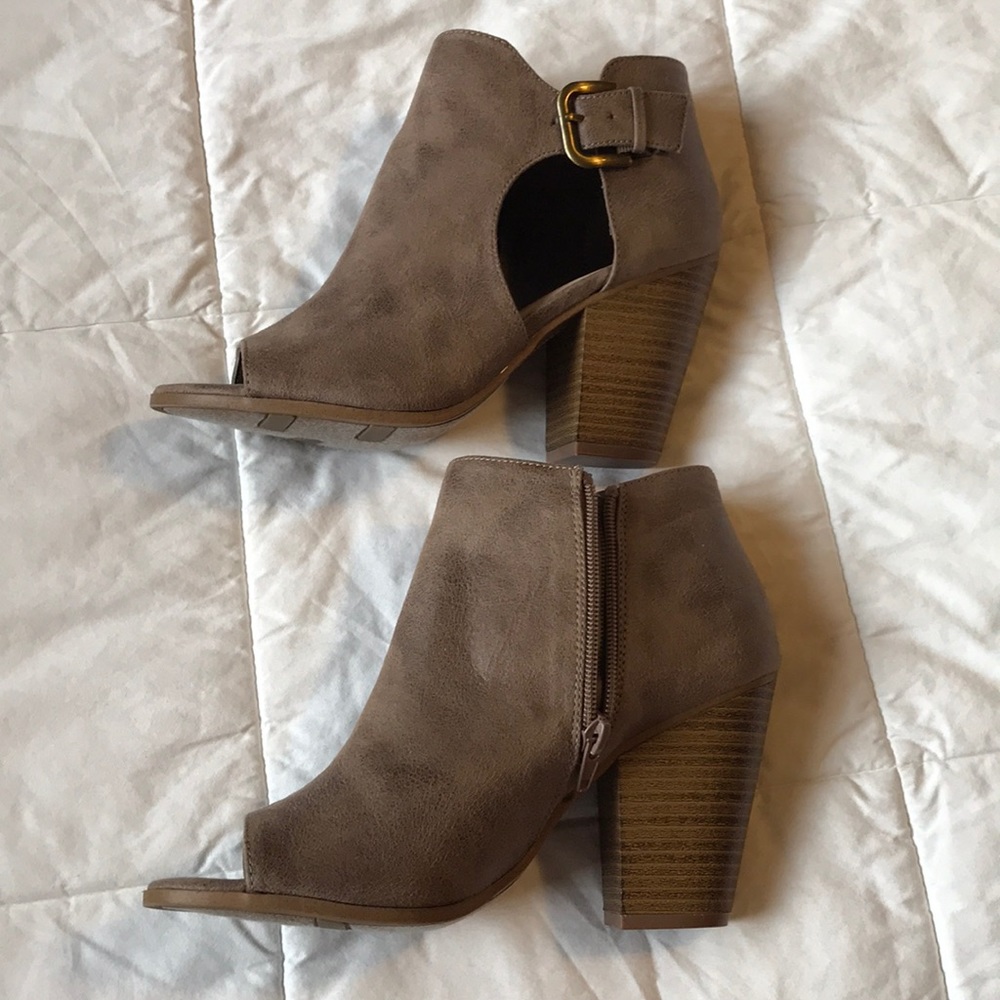 Fergalicious Peep toe heels- grayish- brown